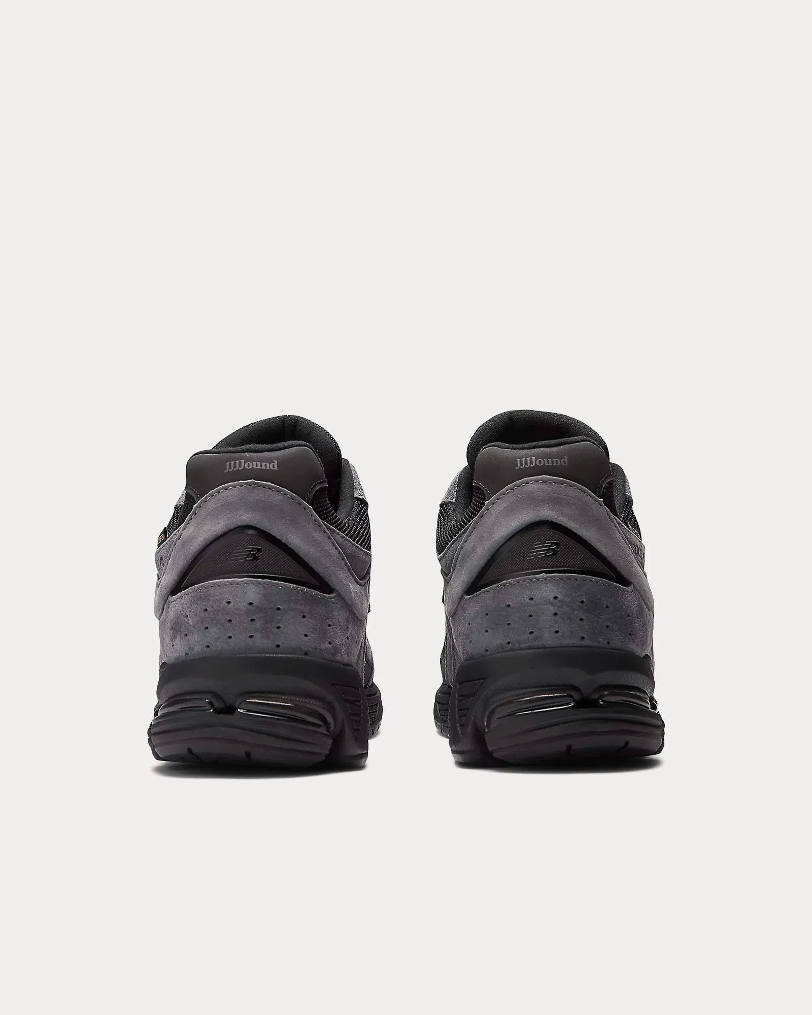 2002r Gore-Tex Grey / Black Low Top Sneakers
