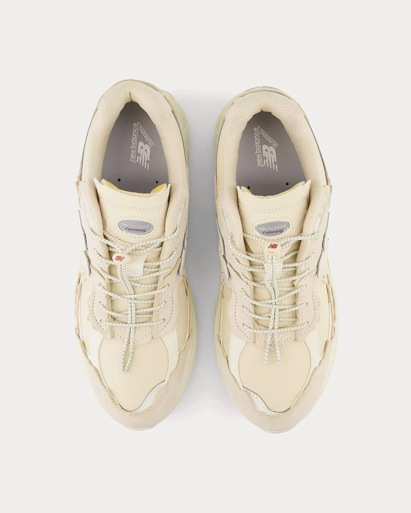 2002rd Sandstone / Turtledove / Gold Metallic Low Top Sneakers