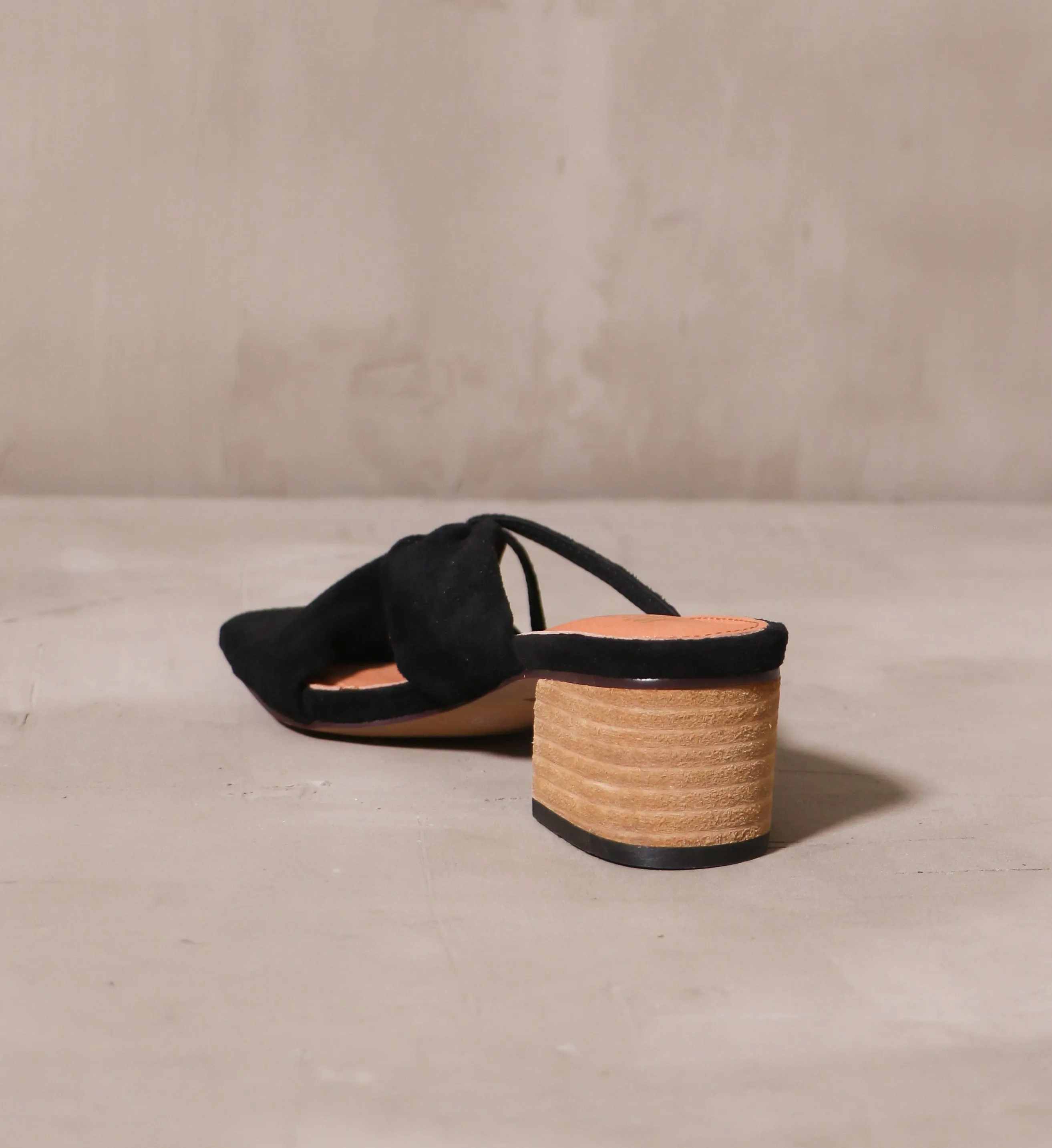 AESTHETIC EMOTIONS BLOCK HEEL