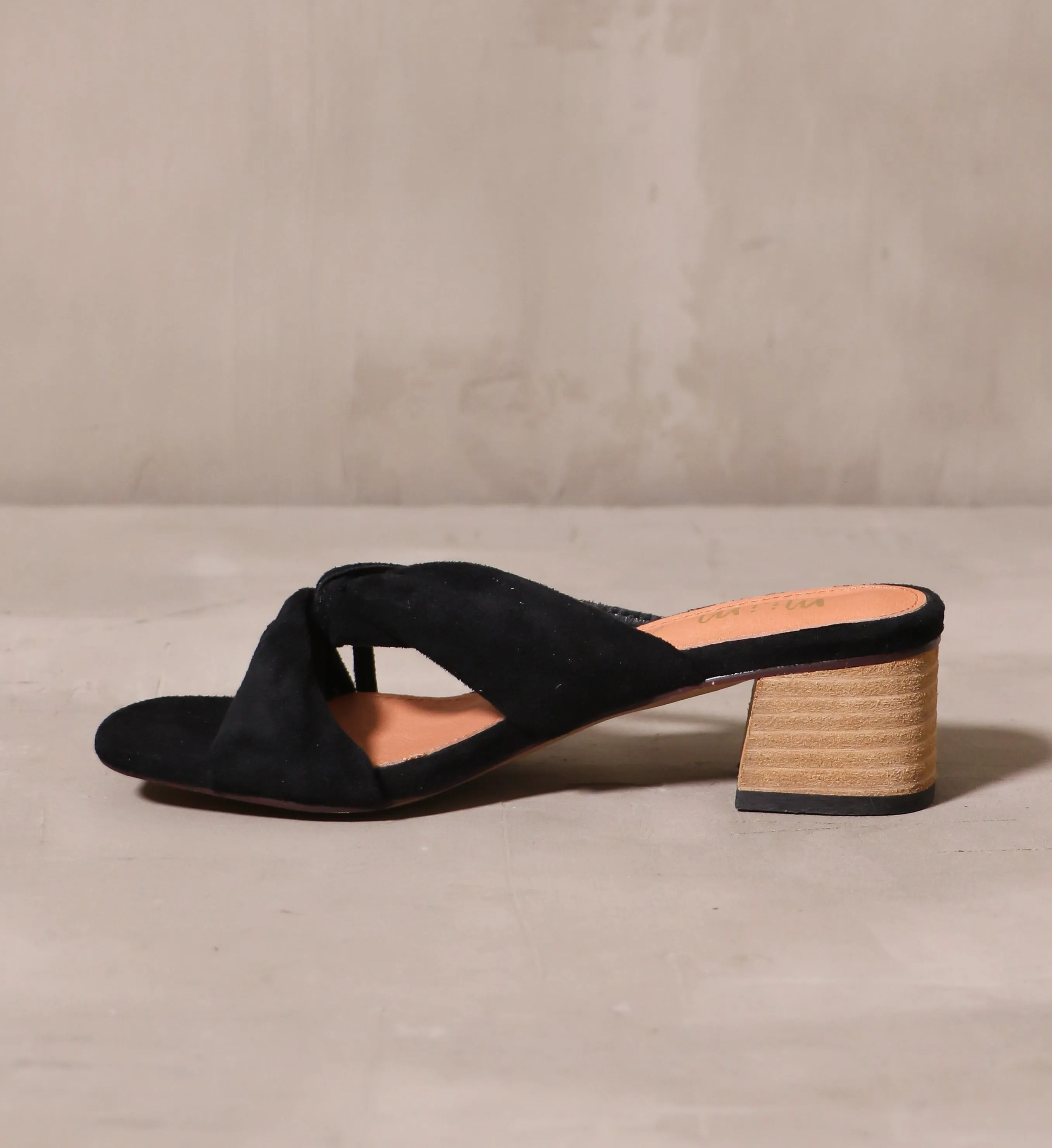 AESTHETIC EMOTIONS BLOCK HEEL