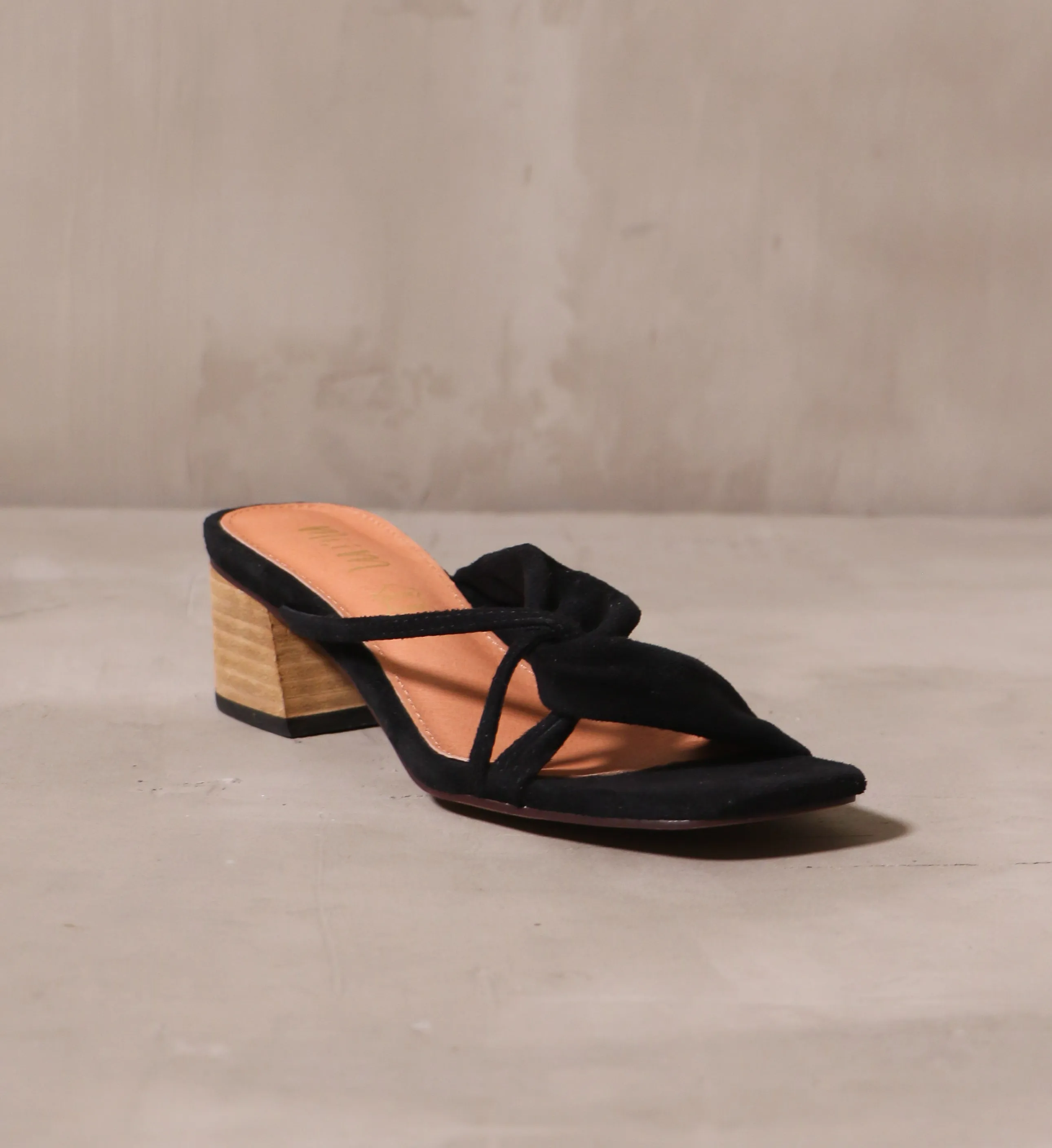 AESTHETIC EMOTIONS BLOCK HEEL